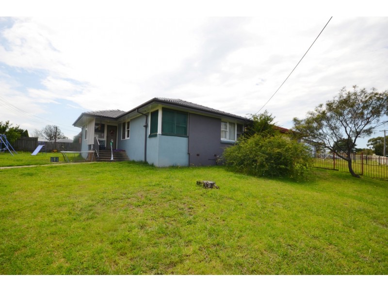 18 Queenborough Street, Nowra NSW 2541