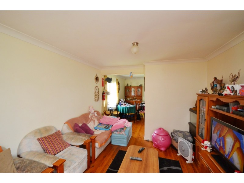 18 Queenborough Street, Nowra NSW 2541