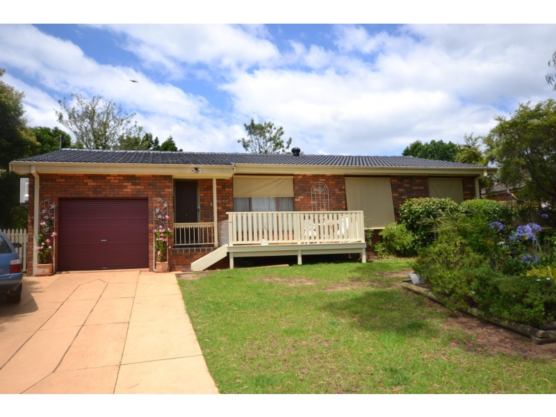 24 Yeovil Drive, Bomaderry NSW 2541