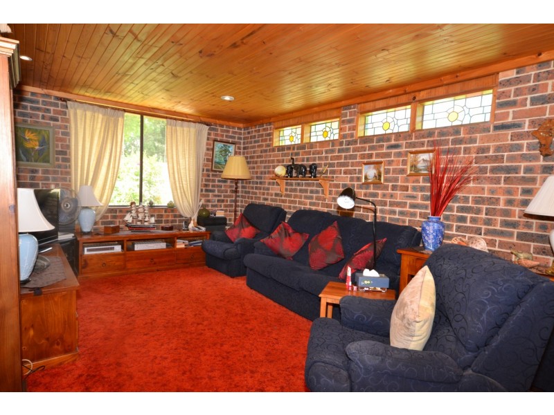 24 Yeovil Drive, Bomaderry NSW 2541