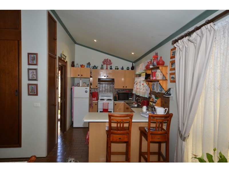 24 Yeovil Drive, Bomaderry NSW 2541