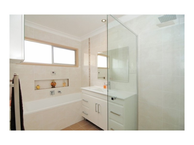 4 Emery Close, Bomaderry NSW 2541