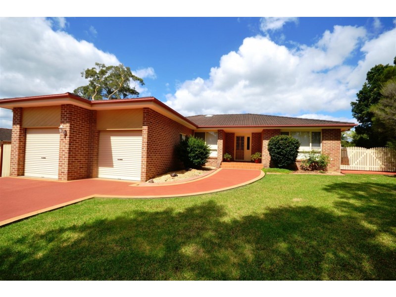 7 Mayfair Court, Bomaderry NSW 2541