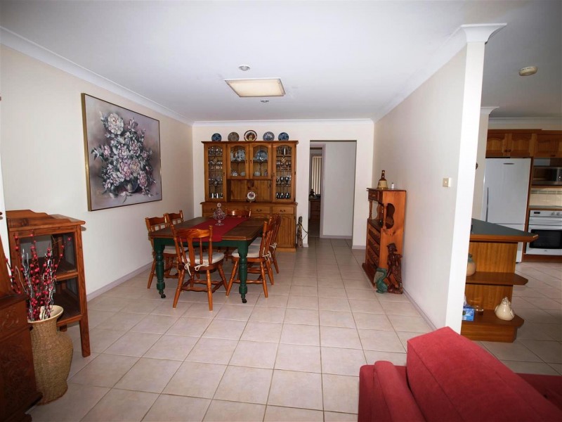 7 Mayfair Court, Bomaderry NSW 2541