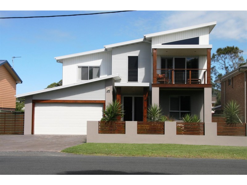 11 Staples Street, Shoalhaven Heads NSW 2535