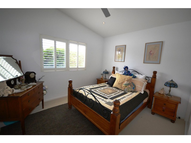 11 Staples Street, Shoalhaven Heads NSW 2535