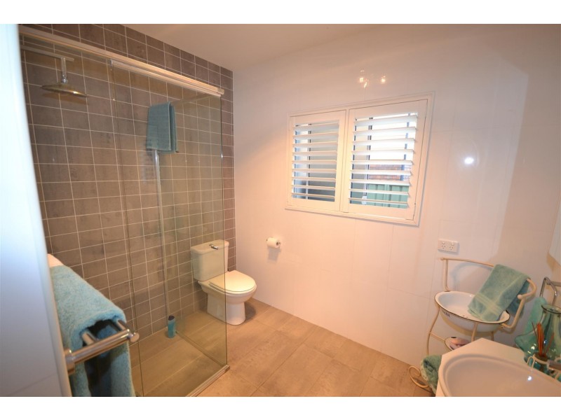 11 Staples Street, Shoalhaven Heads NSW 2535