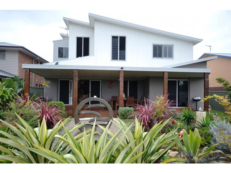 11 Staples Street, Shoalhaven Heads NSW 2535