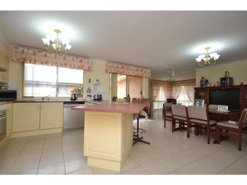 17 Kardella Avenue, Nowra NSW 2541