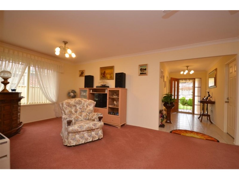 17 Kardella Avenue, Nowra NSW 2541