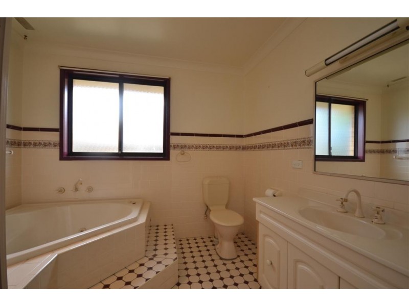 20 Balmaringa Ave, North Nowra NSW 2541