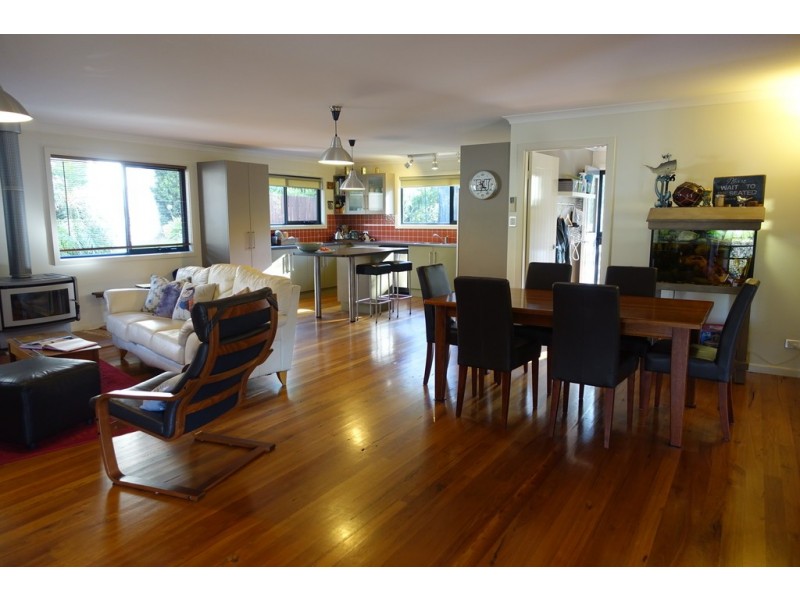 10 Nita Place, Bomaderry NSW 2541