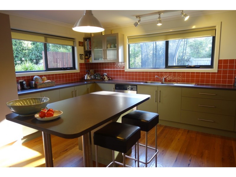 10 Nita Place, Bomaderry NSW 2541