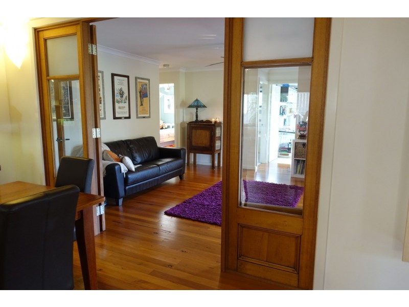 10 Nita Place, Bomaderry NSW 2541