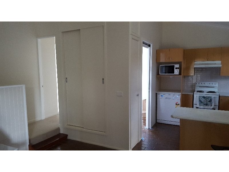 24 Yeovil Drive, Bomaderry NSW 2541