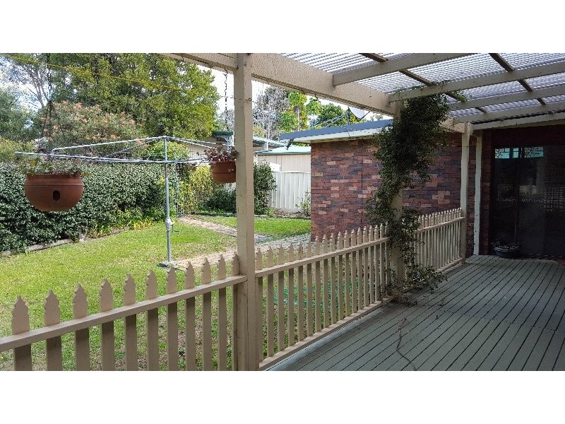 24 Yeovil Drive, Bomaderry NSW 2541