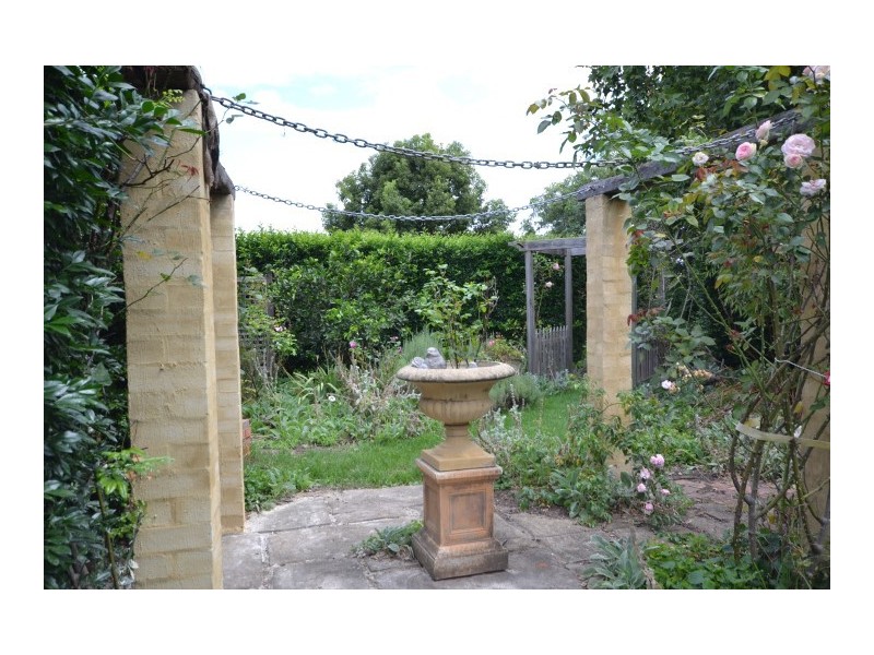 19 Ferry Lane, Nowra NSW 2541