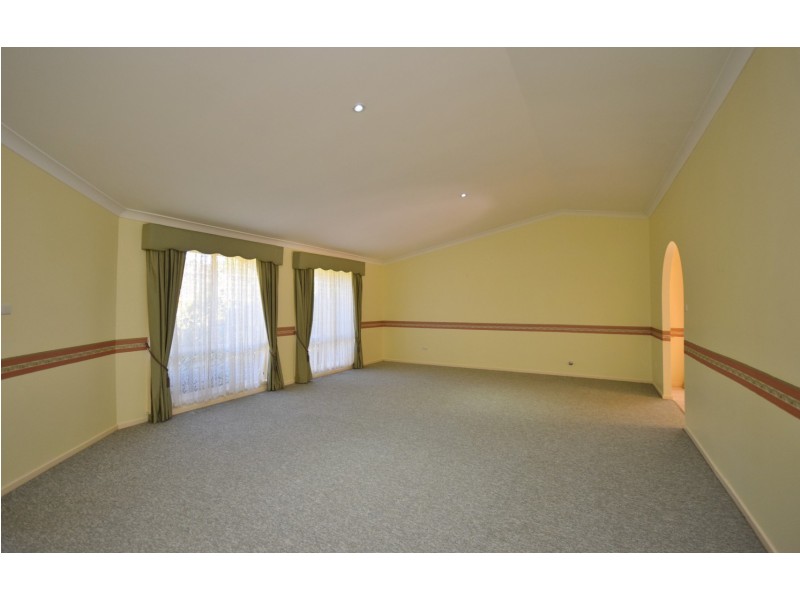 10 Lochaven Drive, Bangalee NSW 2541