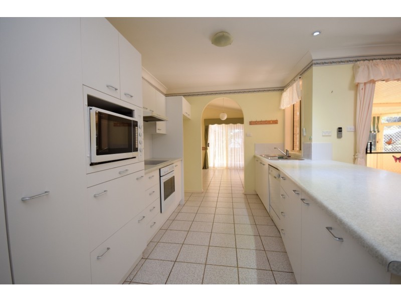 10 Lochaven Drive, Bangalee NSW 2541