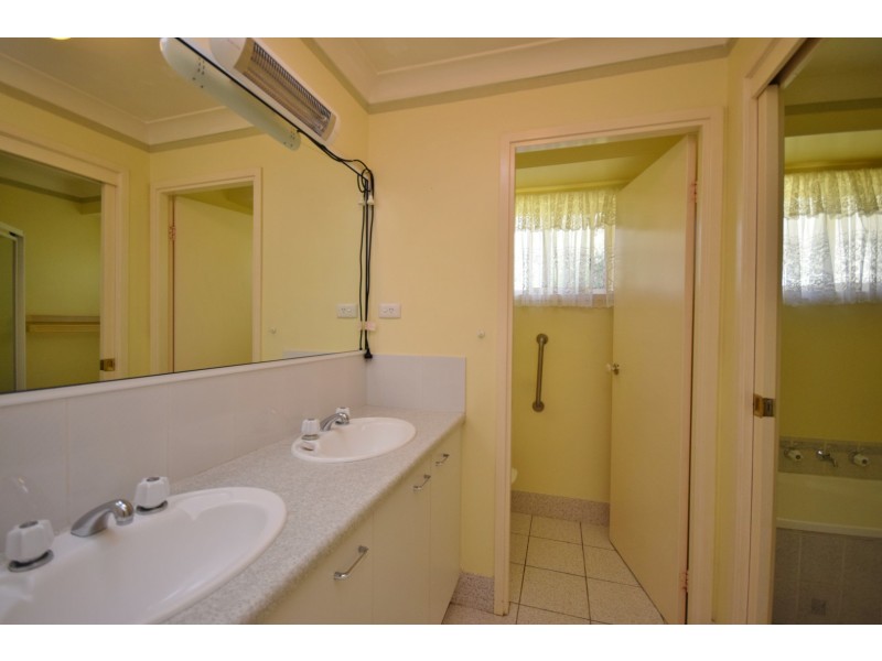 10 Lochaven Drive, Bangalee NSW 2541