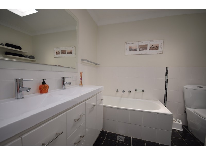 30 Lyrebird Drive, Nowra NSW 2541