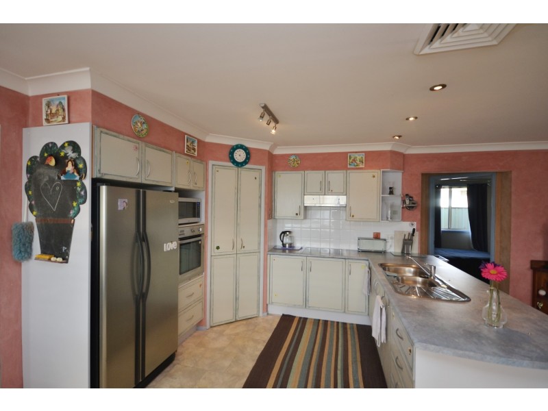 2 Hesperus Close, Nowra NSW 2541