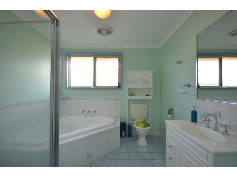 2 Hesperus Close, Nowra NSW 2541