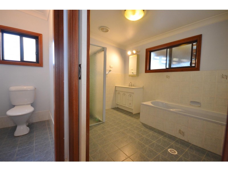 25 Meroo Road, Bomaderry NSW 2541