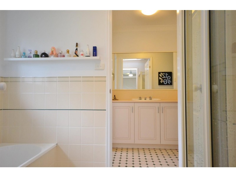 11 Isa Road, Worrigee NSW 2540