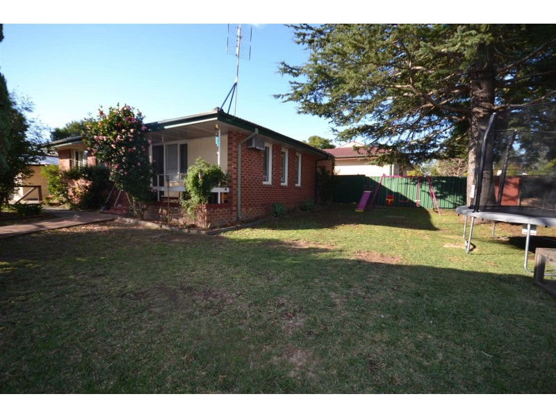 33 Sampson Crescent, Bomaderry NSW 2541