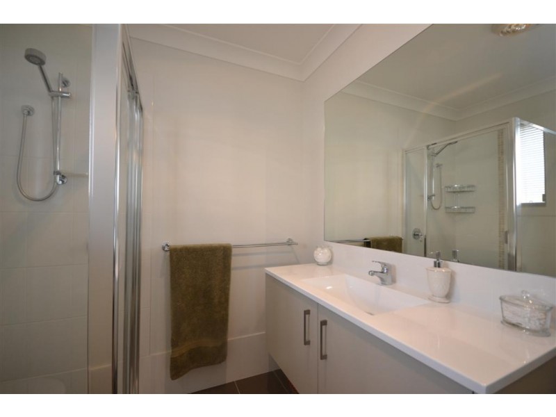 6 George Lee Way, North Nowra NSW 2541