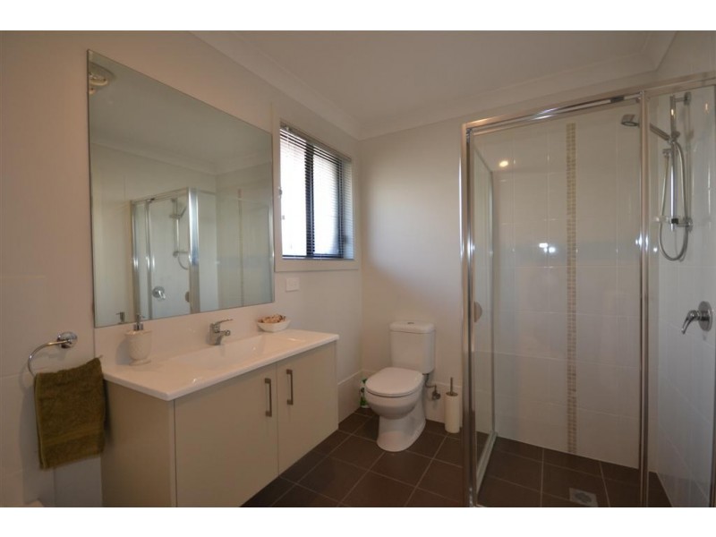 6 George Lee Way, North Nowra NSW 2541