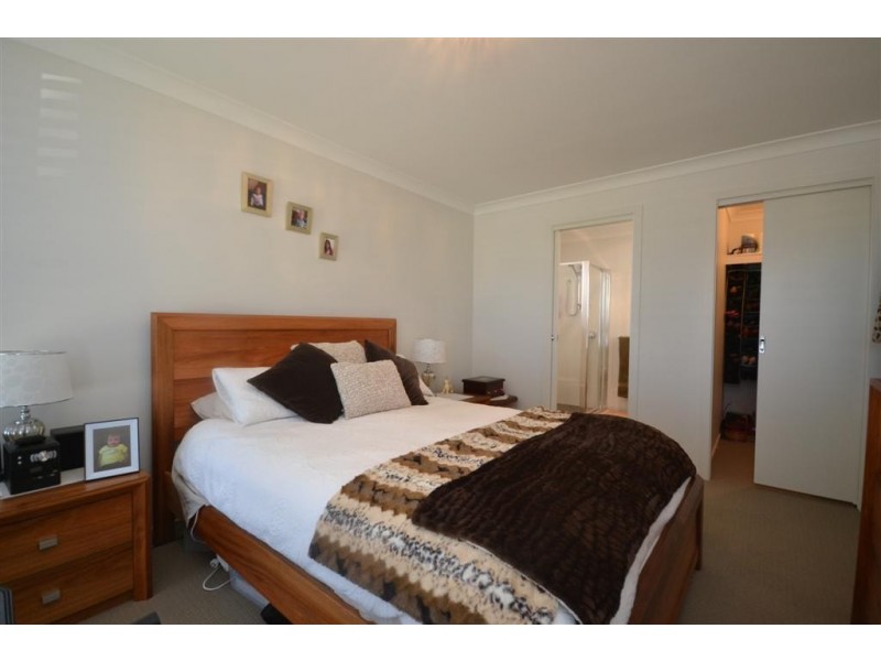 6 George Lee Way, North Nowra NSW 2541