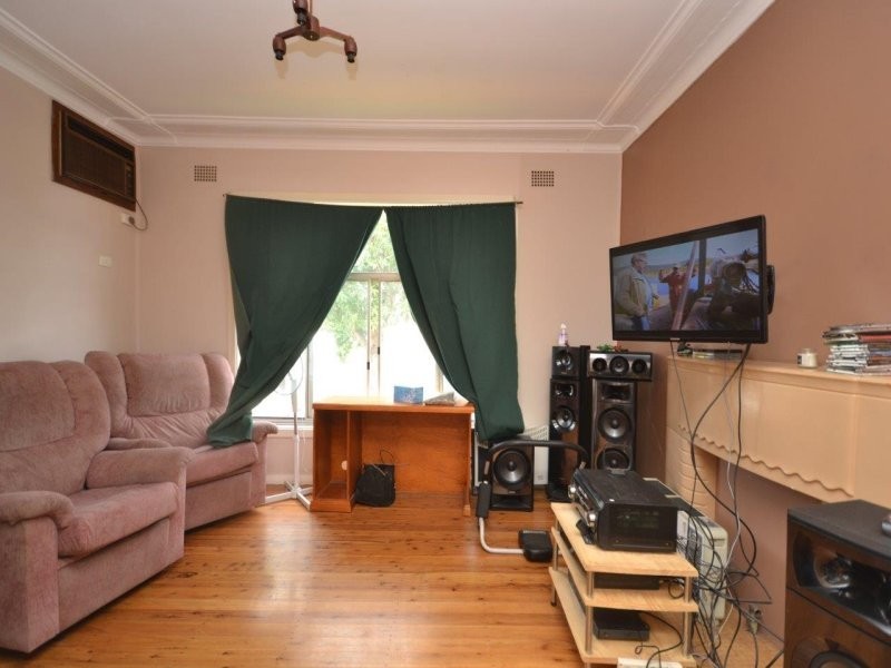 49 Moss Street, Nowra NSW 2541