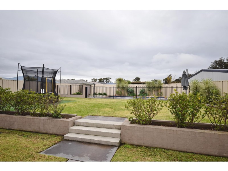 8 Regelia Parade, Worrigee NSW 2540