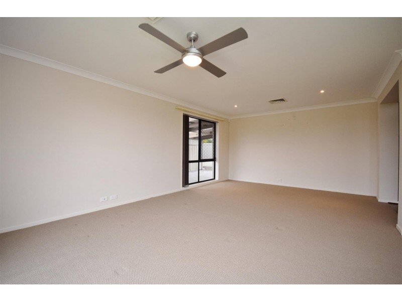 8 Regelia Parade, Worrigee NSW 2540