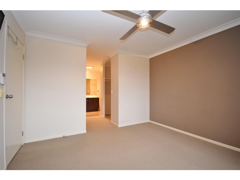 8 Regelia Parade, Worrigee NSW 2540