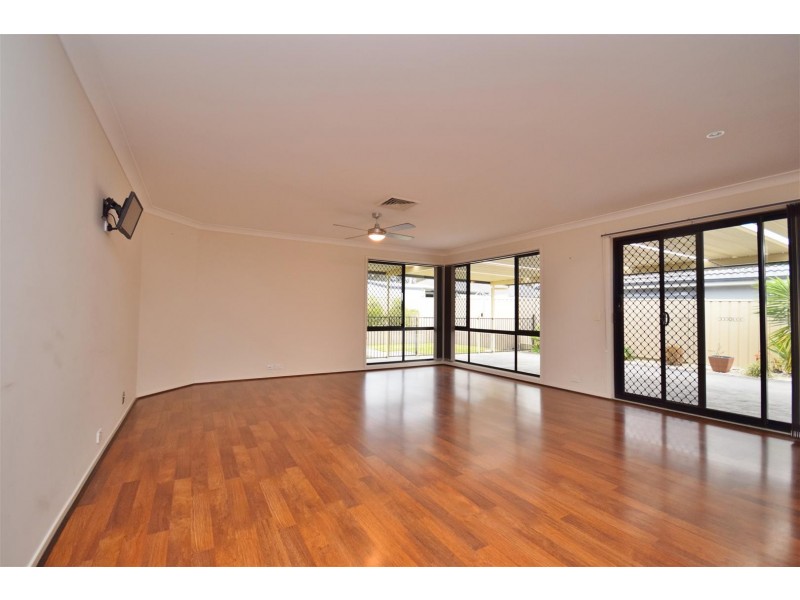 8 Regelia Parade, Worrigee NSW 2540