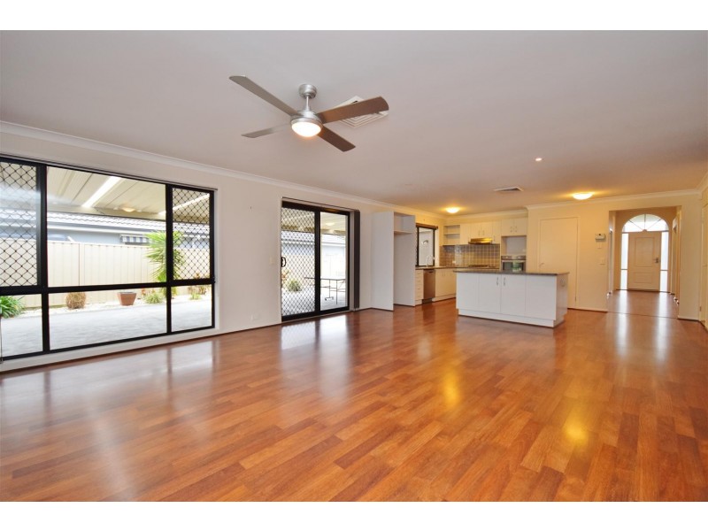 8 Regelia Parade, Worrigee NSW 2540