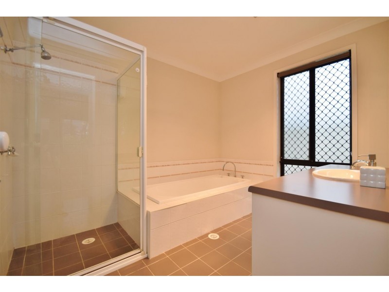 8 Regelia Parade, Worrigee NSW 2540