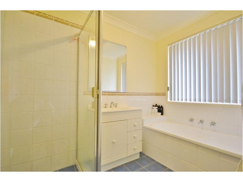 17 Guinea Flower Crescent, Worrigee NSW 2540