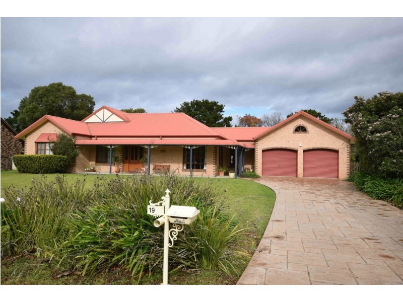 19 Rouse Avenue, Cambewarra NSW 2540