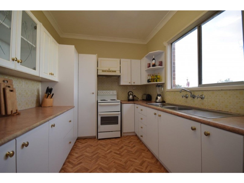 412 Princes Highway, Bomaderry NSW 2541