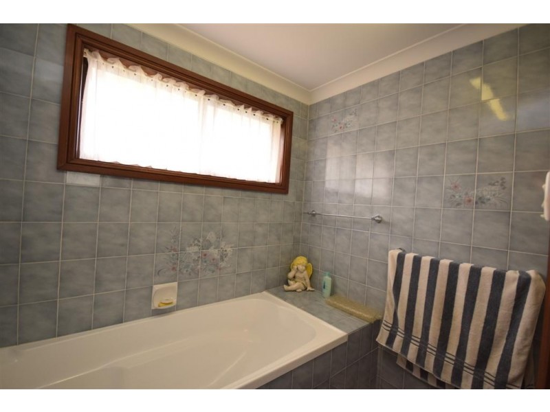 16 Kareela Crescent, North Nowra NSW 2541