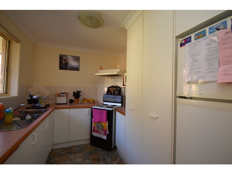 2/8A Rendal Avenue, North Nowra NSW 2541