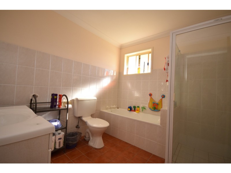 2/8A Rendal Avenue, North Nowra NSW 2541