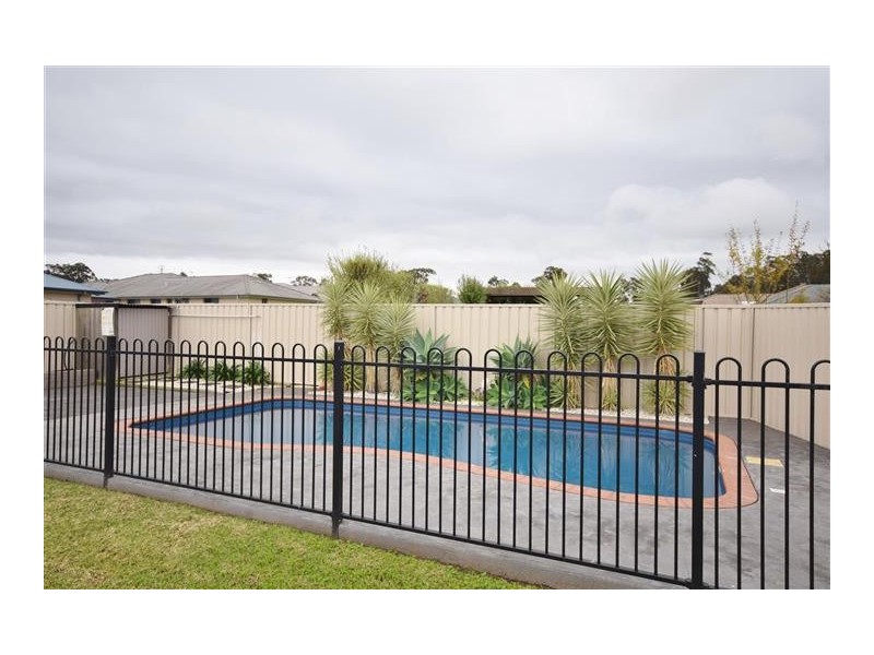 8 Regelia Parade, Worrigee NSW 2540