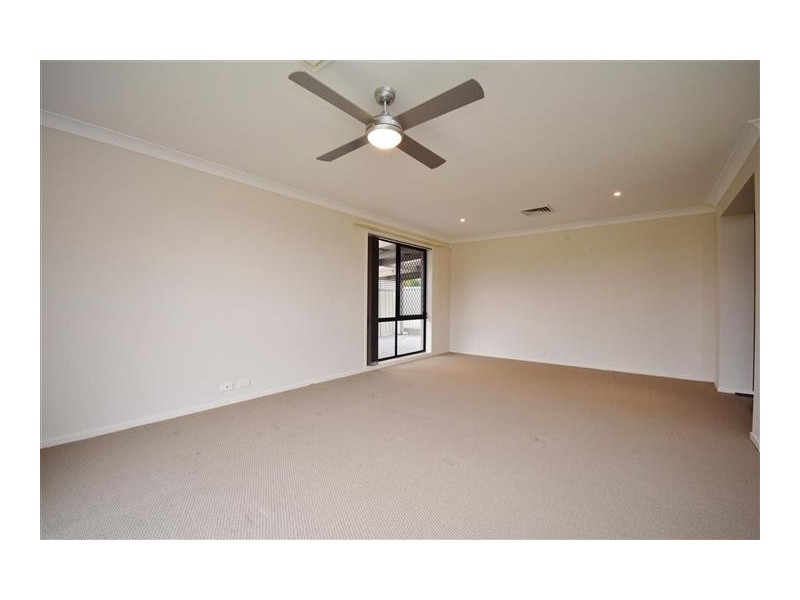 8 Regelia Parade, Worrigee NSW 2540