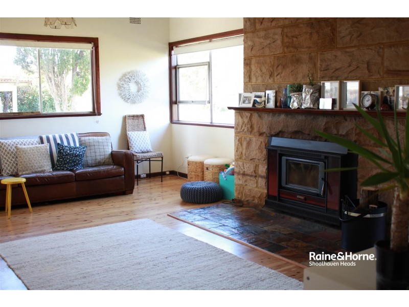 32 McIntosh Street, Shoalhaven Heads NSW 2535