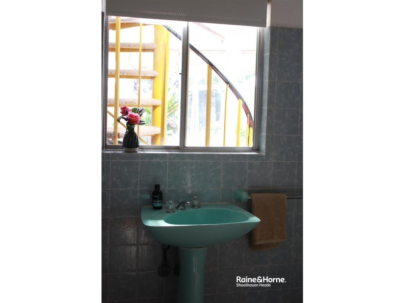 32 McIntosh Street, Shoalhaven Heads NSW 2535